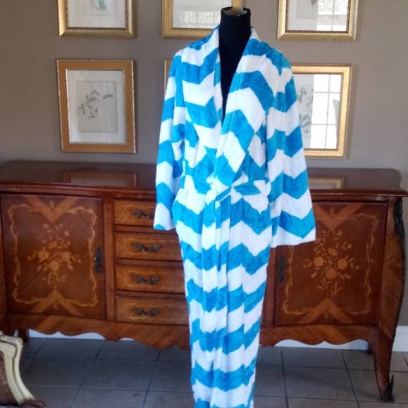 0117 Soft & Cozy Chevron Robe - Picture 1 of 7